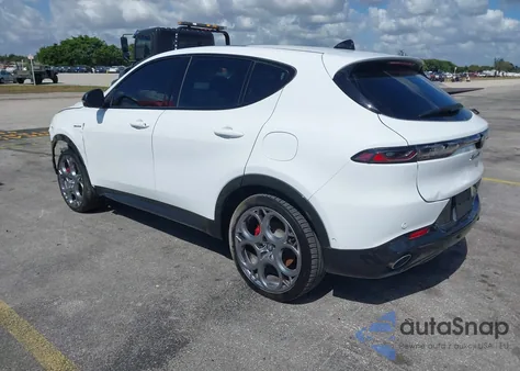 2024 Alfa Romeo Tonale Veloce z USA, uszkodzony, nr VIN ZASPATDW7R3051085